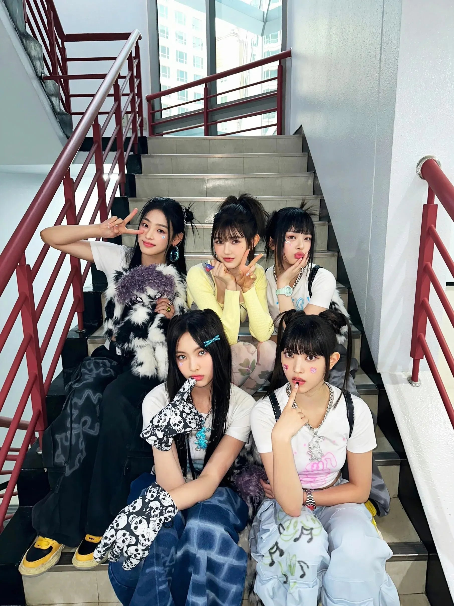 Korean Girls Group Poster  Super Fire New Jeans Canvas Print Art for Home Room Wall Decor